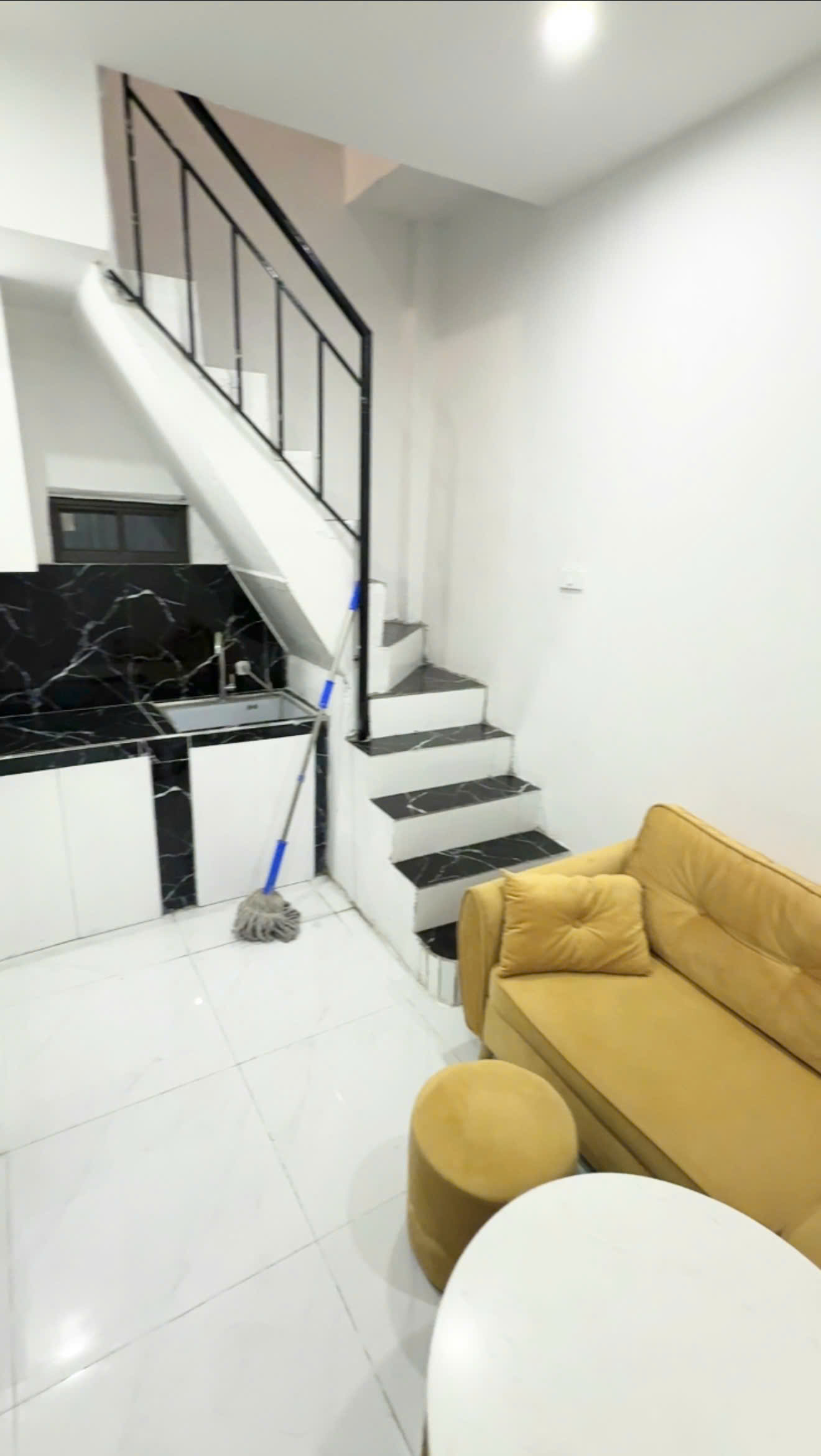 Cho thuê nhà nguyên căn 495 Bạch Đằng 20m2 x 5 tầng; 3 ngủ, 3 vệ sinh; 8 triệu/tháng