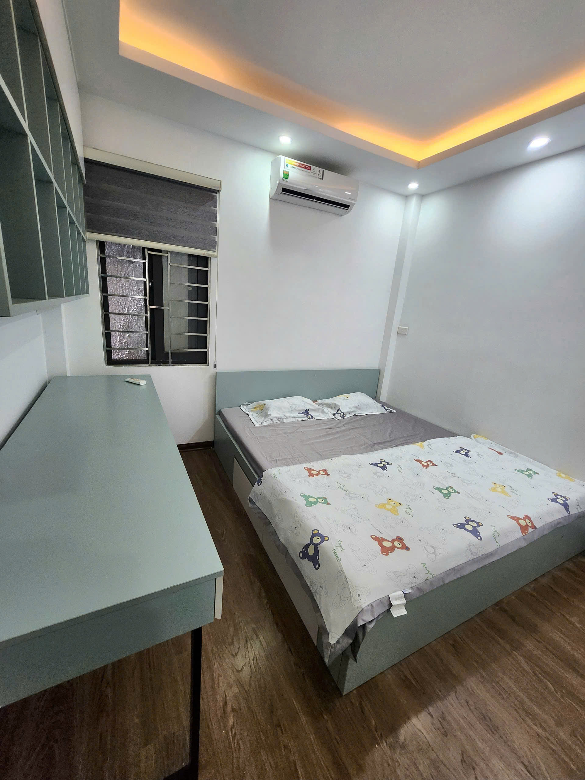 Cho thuê nhà nguyên căn mới kinh kong ngõ 73 Bằng Liệt, 33m2 x 4 tầng, 4 ngủ, 13.5 Triệu