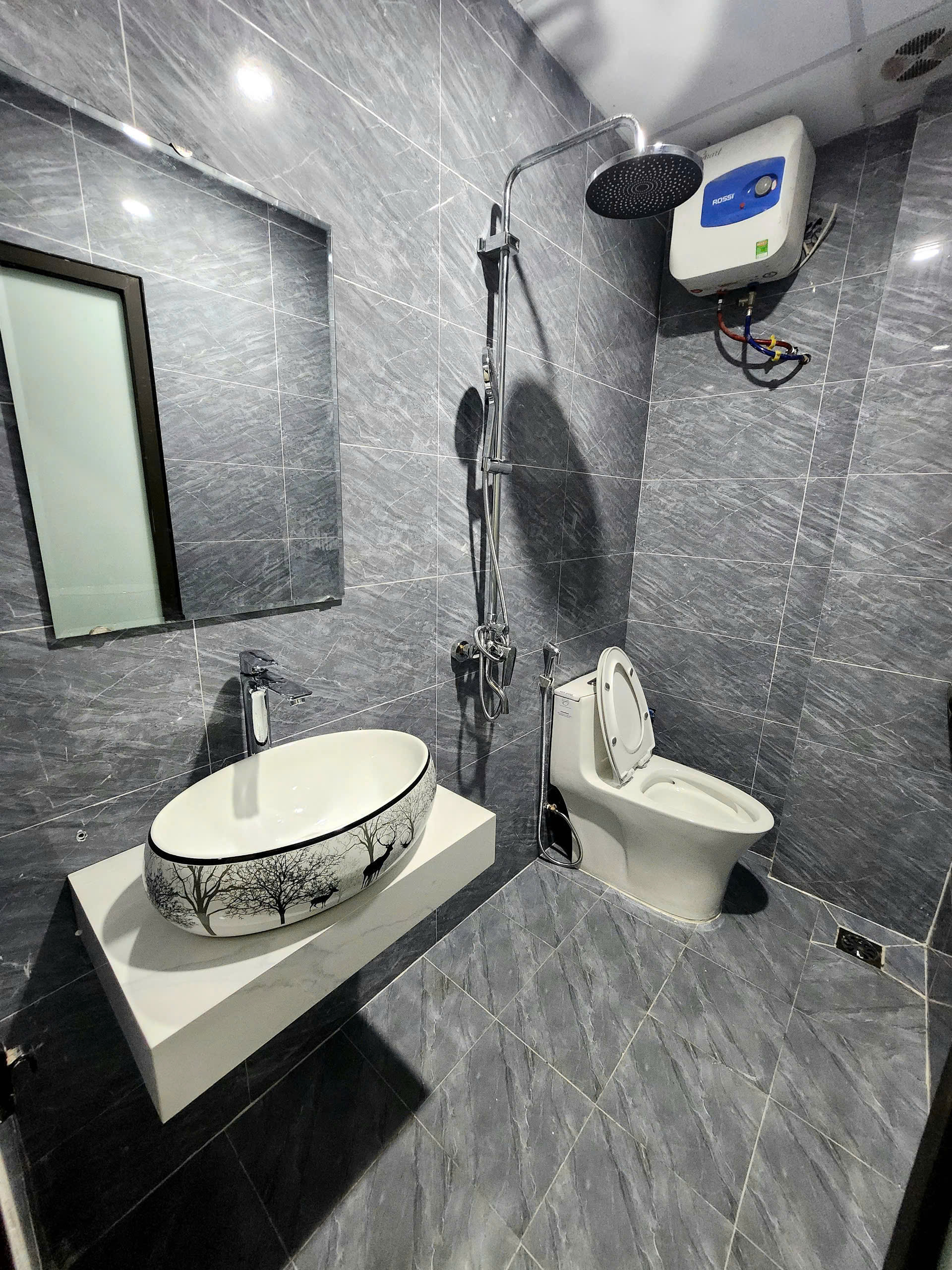 Cho thuê nhà nguyên căn mới kinh kong ngõ 73 Bằng Liệt, 33m2 x 4 tầng, 4 ngủ, 13.5 Triệu
