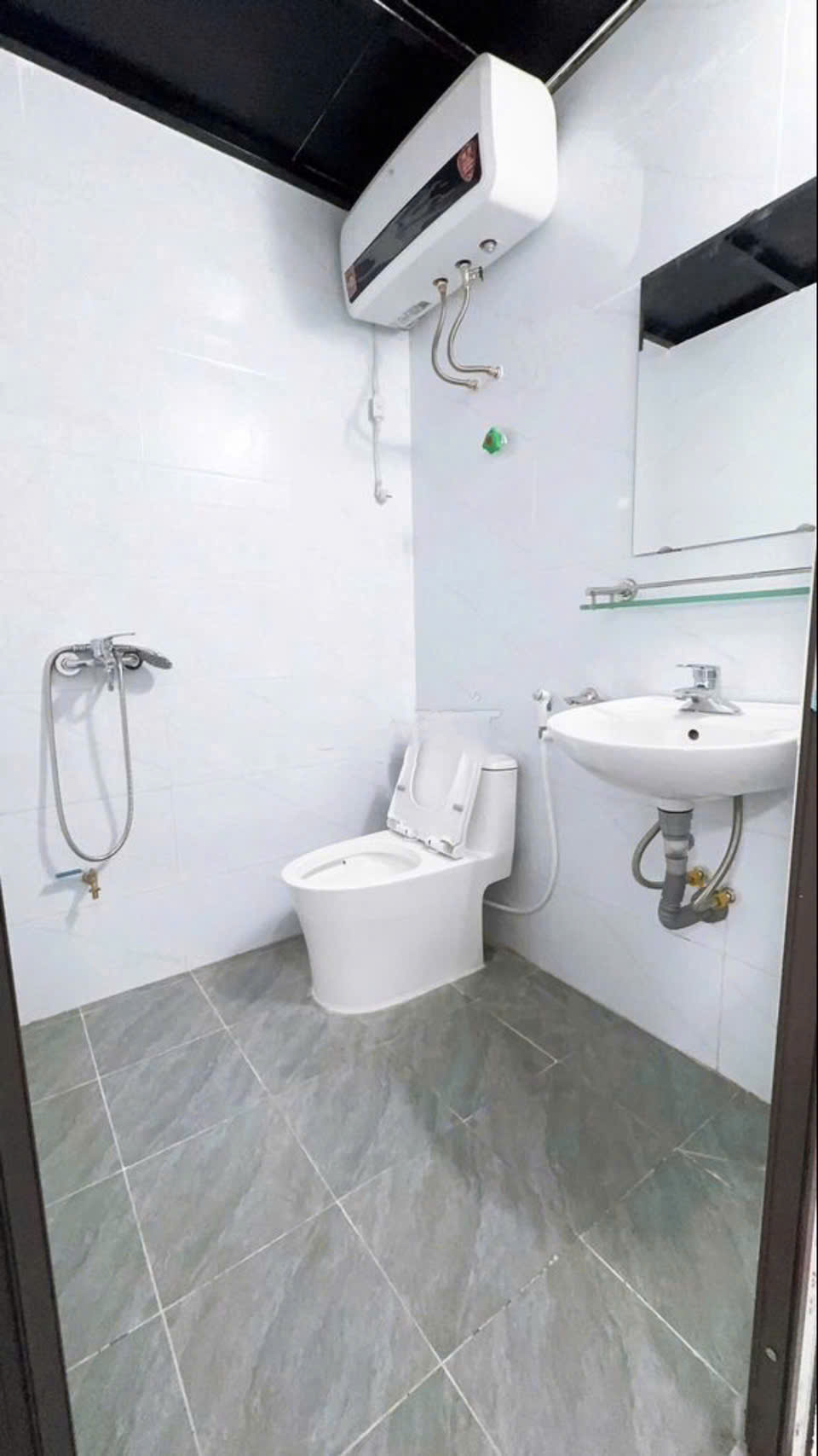 Cho thuê nhà 1 tầng 1 gác xép mới đẹp ngõ 207 Bùi Xương Trạch, 35 m2 x 2 ngủ 6 triệu