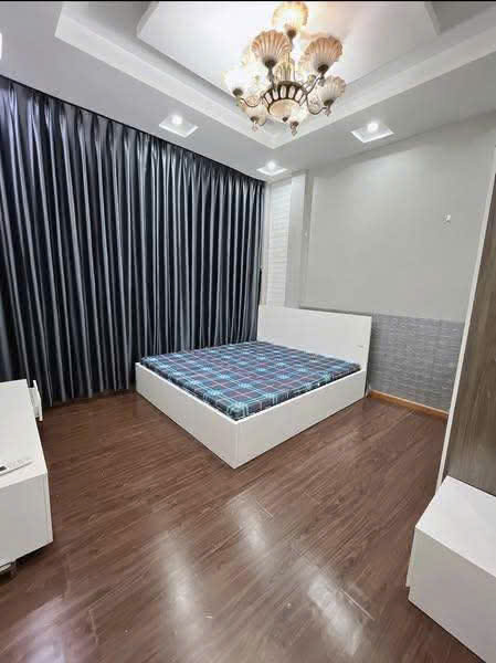 Cho thuê nhà Bùi Xương Trạch, Thanh Xuân, 4 tầng x 30m2, 2 ngủ, 3 WC, 10 Triệu