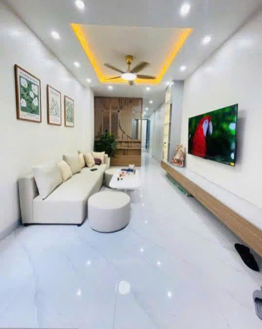 Cho thuê nhà Hạ Đình, 40m2 x 4 tầng, 5 ngủ, 18 Triệu làm văn phòng, ở gđ, nhóm đi làm