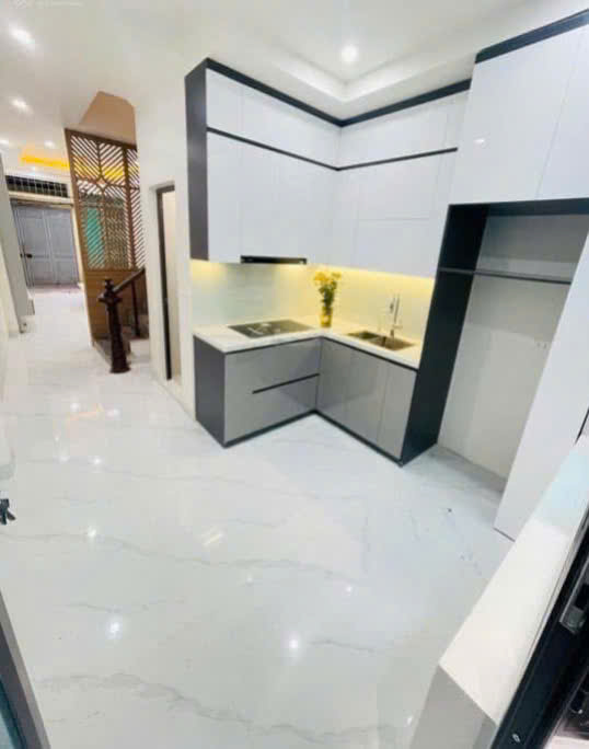 Cho thuê nhà Hạ Đình, 40m2 x 4 tầng, 5 ngủ, 18 Triệu làm văn phòng, ở gđ, nhóm đi làm