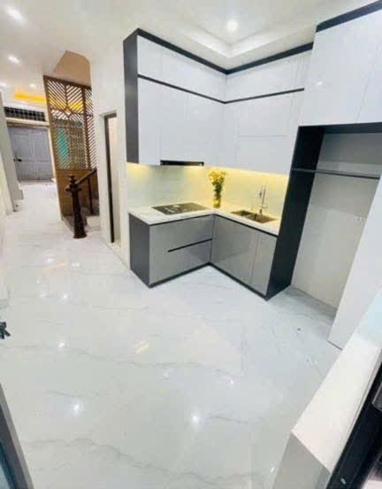 Cho thuê nhà Hạ Đình, 40m2 x 4 tầng, 5 ngủ, 18 Triệu làm văn phòng, ở gđ, nhóm đi làm