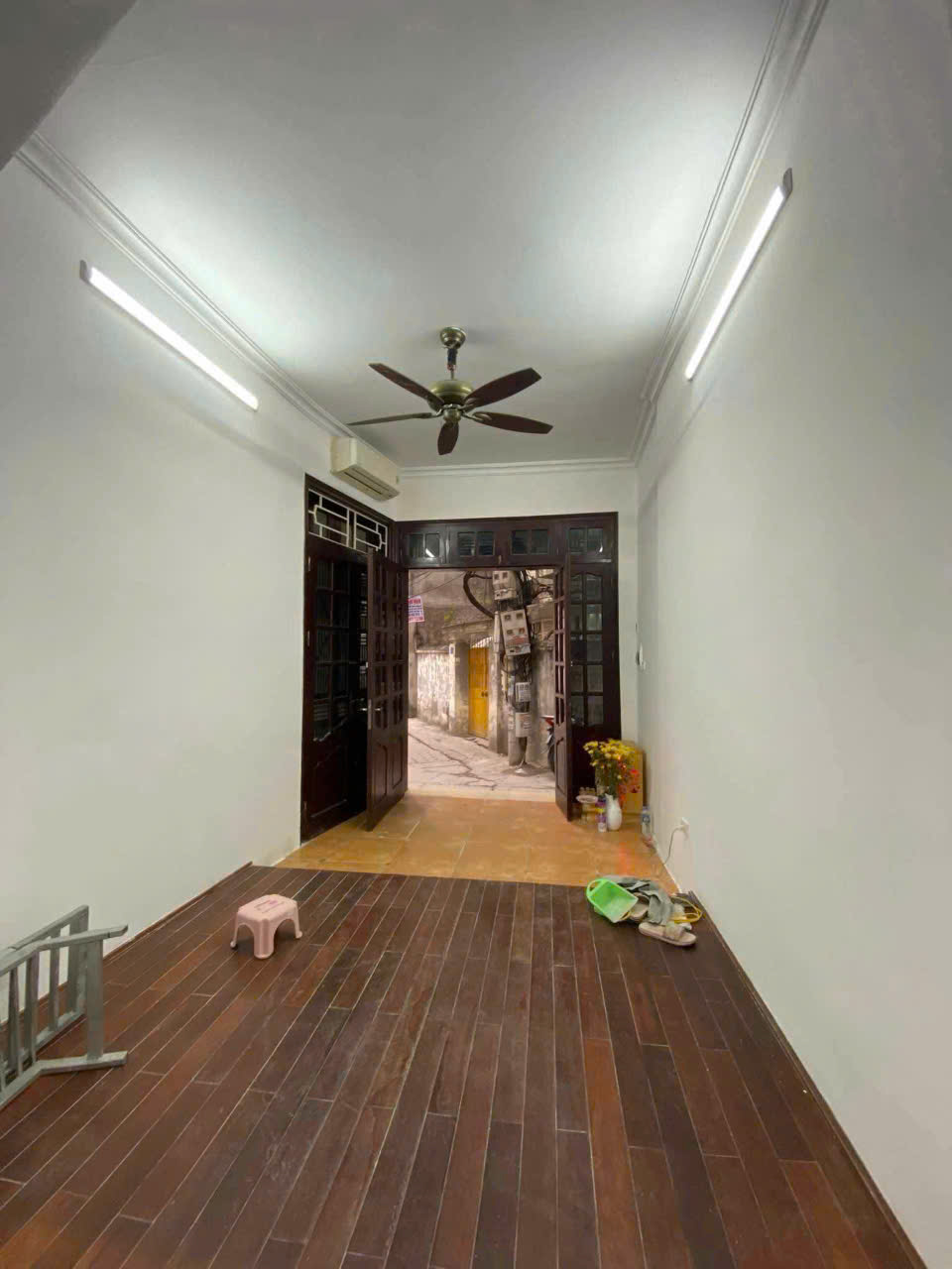 Cho thuê nhà nguyên căn ngõ 127 Hào Nam, 32m2 x 4 Tầng, 3 ngủ, Giá 11 triệu/tháng
