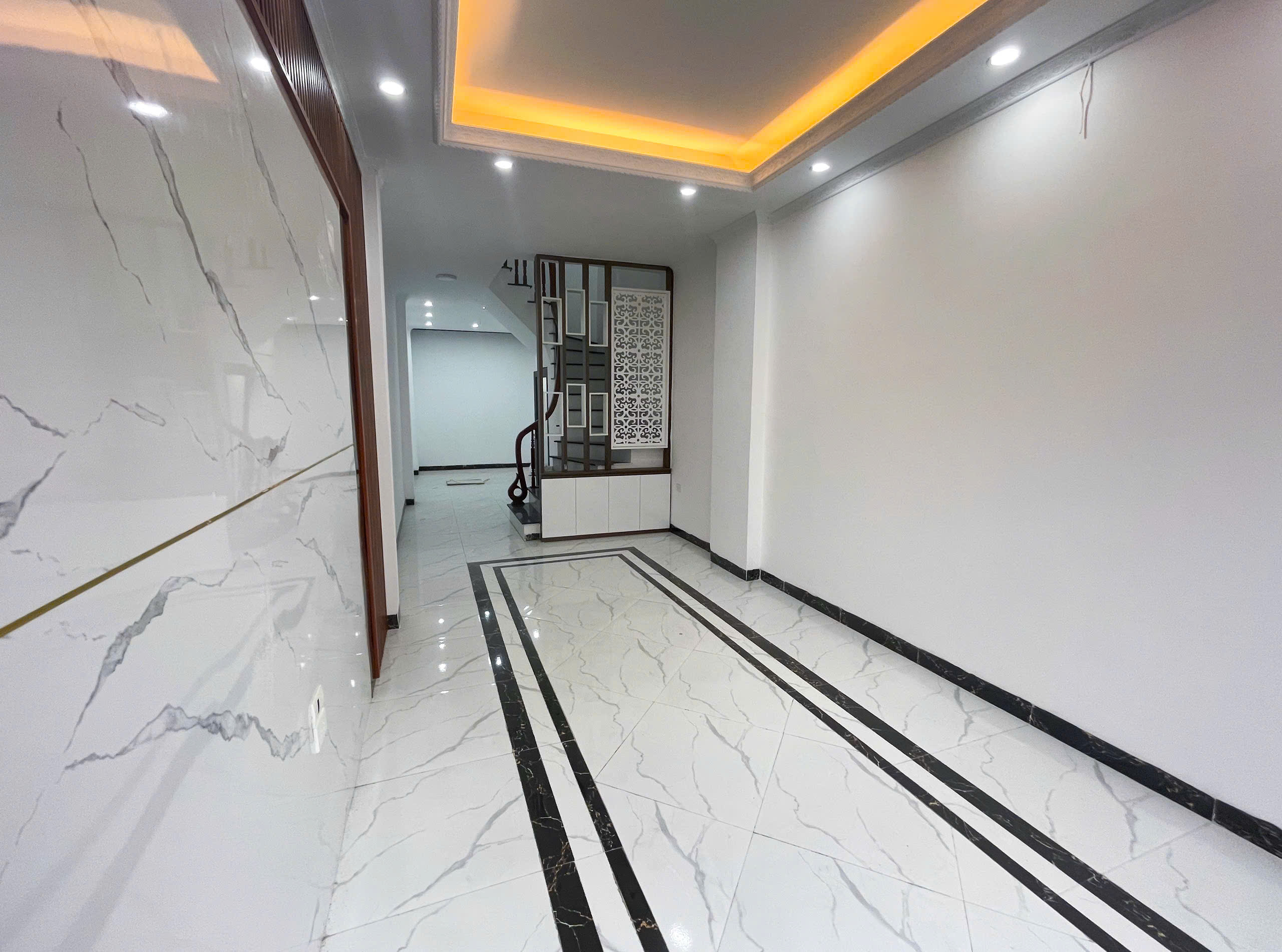Cho thuê nhà nguyên căn ngõ 19 Hưng Phúc, Nhà 5 tầng, 40m2, 6 ngủ, giá 11 triệu