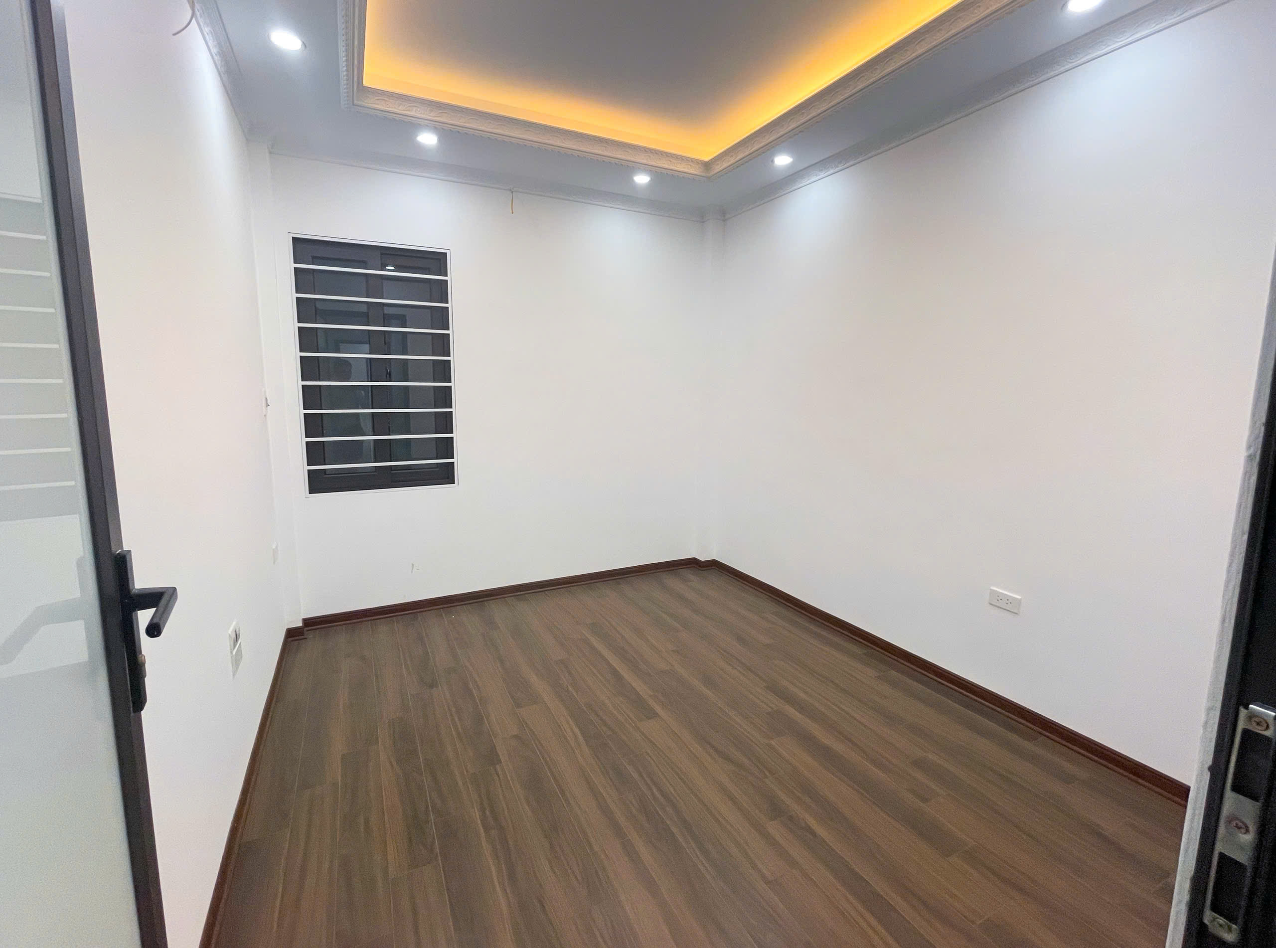 Cho thuê nhà nguyên căn ngõ 19 Hưng Phúc, Nhà 5 tầng, 40m2, 6 ngủ, giá 11 triệu