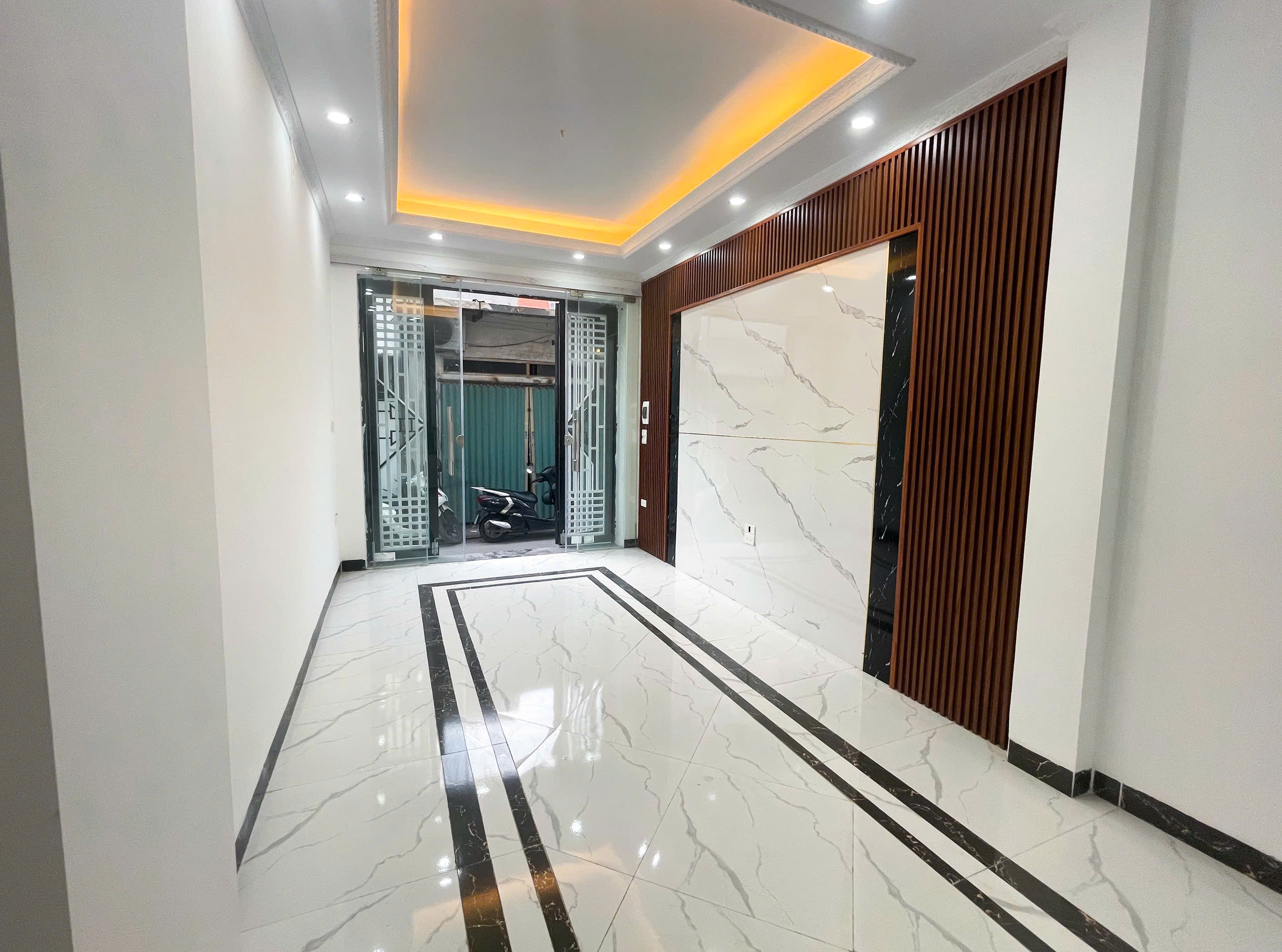 Cho thuê nhà nguyên căn ngõ 19 Hưng Phúc, Nhà 5 tầng, 40m2, 6 ngủ, giá 11 triệu