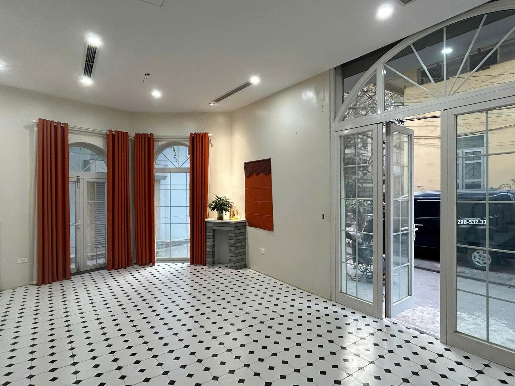 Cho thuê nhà Kim Ngưu, 3 tầng x 40m2, KD Spa, Nail kết hợp ở lại, 18 Triệu