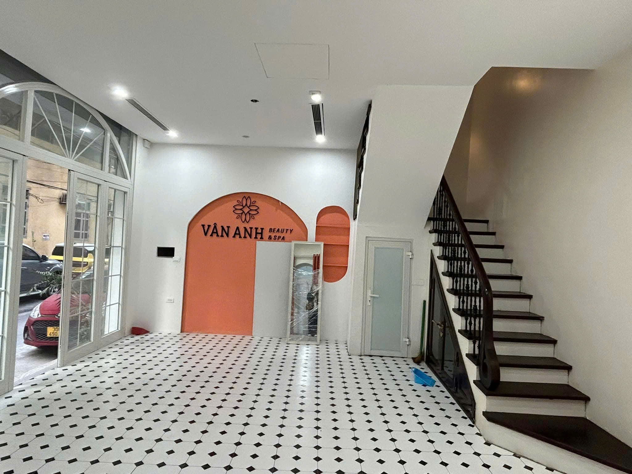 Cho thuê nhà Kim Ngưu, 3 tầng x 40m2, KD Spa, Nail kết hợp ở lại, 18 Triệu