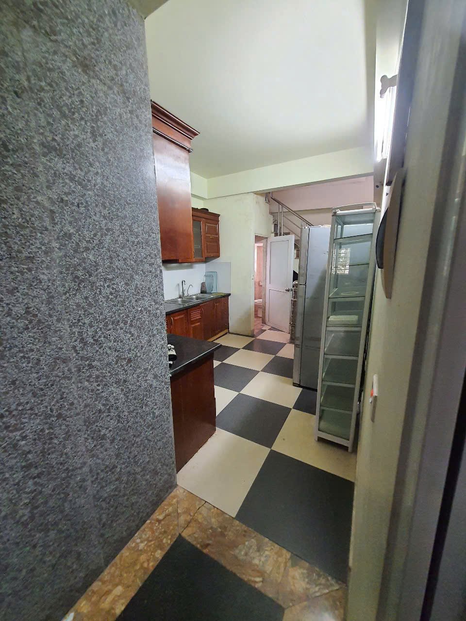 Cho thuê CCMN tầng 7 ngõ 376 Lê Duẫn Đống Đa, 70m2 x 2 ngủ, 2 wc. 9 triệu/th