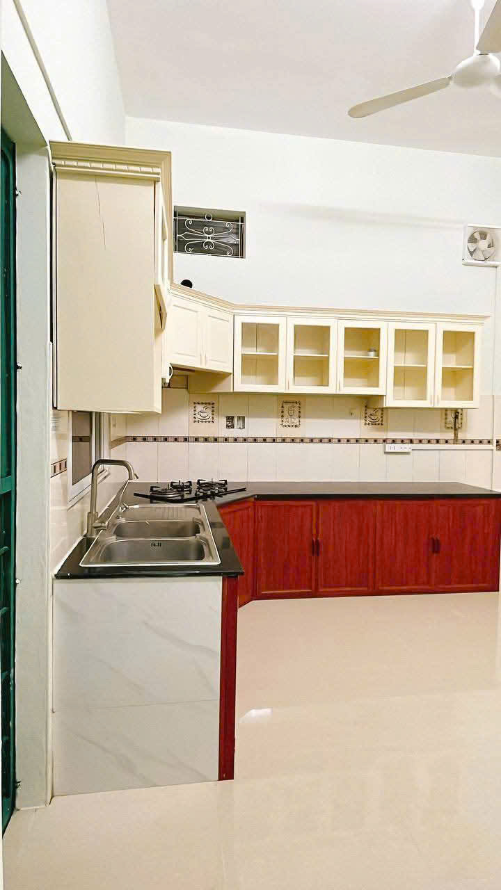 Cho thuê nhà nguyên căn ngõ 52 Lê Trọng Tấn, 80m2 x 4 tầng, 4 ngủ to KD kết hợp ở gđ
