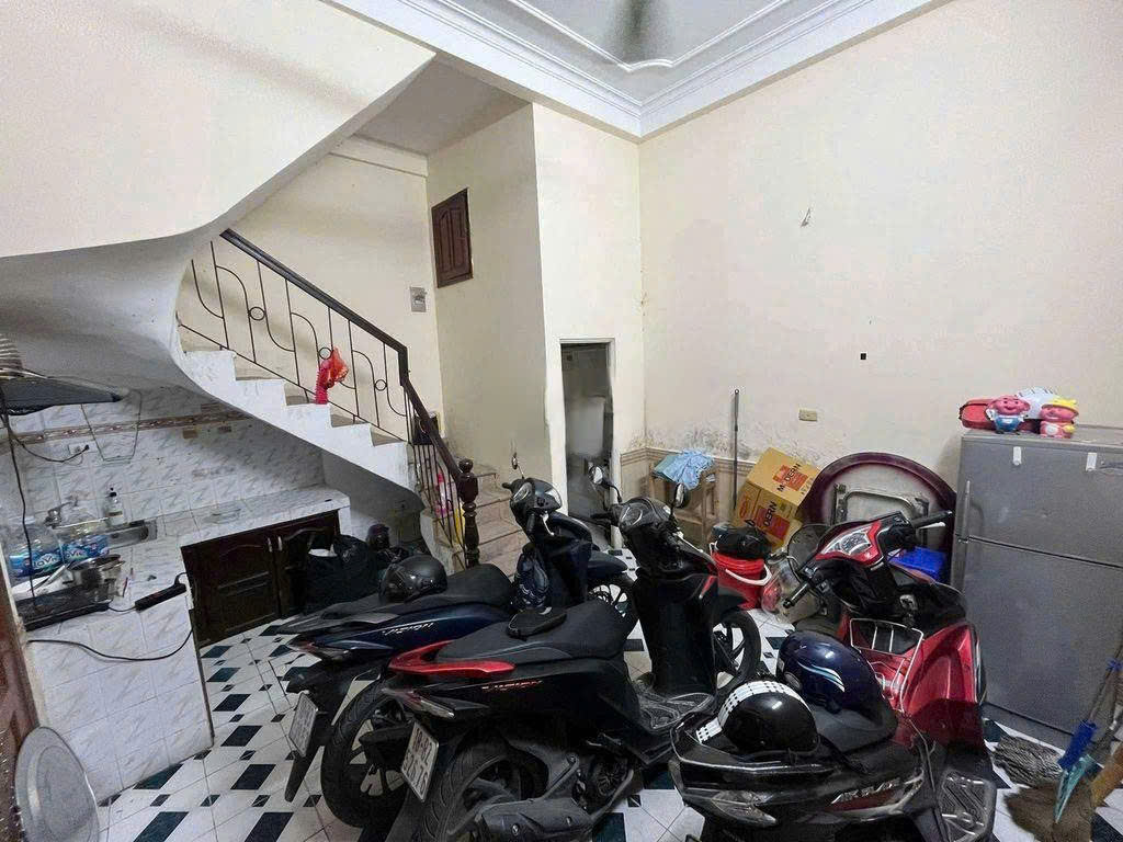 Cho thuê nhà ngõ 159 Lĩnh Nam, 25m2 x 4 tầng x 2 phòng ngủ 3vs, 6 triệu