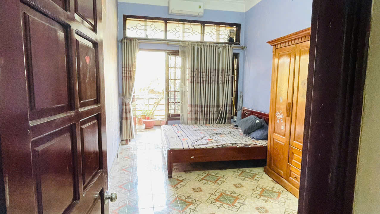Cho thuê nhà mặt phố ngõ 467 Lĩnh Nam, 60m2 x 3 tầng – 3 phòng ngủ, 13triệu/ tháng.