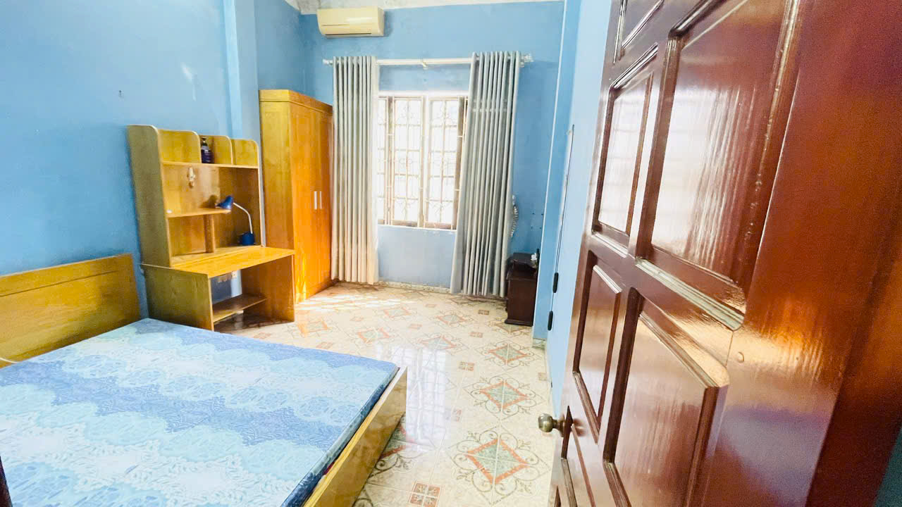 Cho thuê nhà mặt phố ngõ 467 Lĩnh Nam, 60m2 x 3 tầng – 3 phòng ngủ, 13triệu/ tháng.