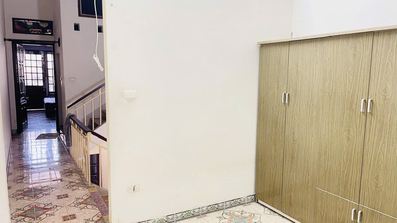 Cho thuê nhà mặt phố ngõ 467 Lĩnh Nam, 60m2 x 3 tầng – 3 phòng ngủ, 13triệu/ tháng.
