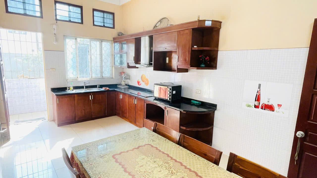 Cho thuê nhà mặt phố ngõ 467 Lĩnh Nam, 60m2 x 3 tầng – 3 phòng ngủ, 13triệu/ tháng.