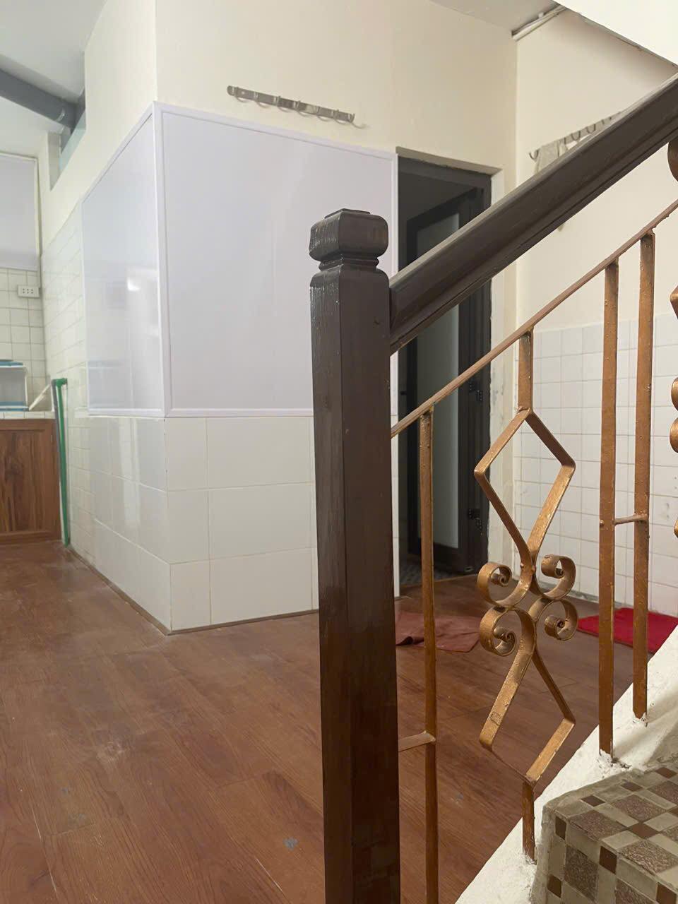 Cho thuê nhà ngõ 100 Kim Ngưu, 2.,5 tầng x 50m2, 2 ngủ, 10 Triệu