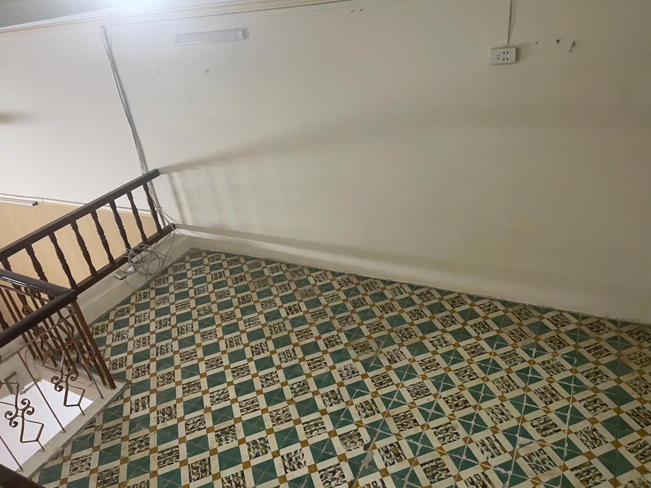 Cho thuê nhà ngõ 100 Kim Ngưu, 2.,5 tầng x 50m2, 2 ngủ, 10 Triệu