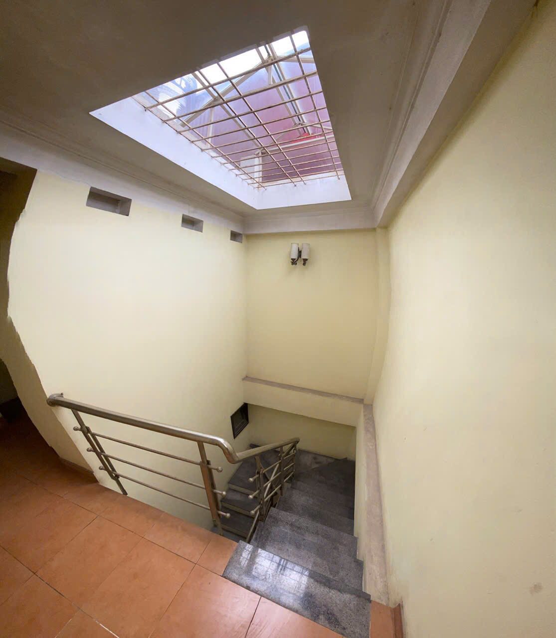 Cho thuê nhà ngõ Gốc Đề, Hai Bà Trưng 3.5 tầng, 33m2, 2 ngủ, 3 vệ sinh, 8.5 Triệu