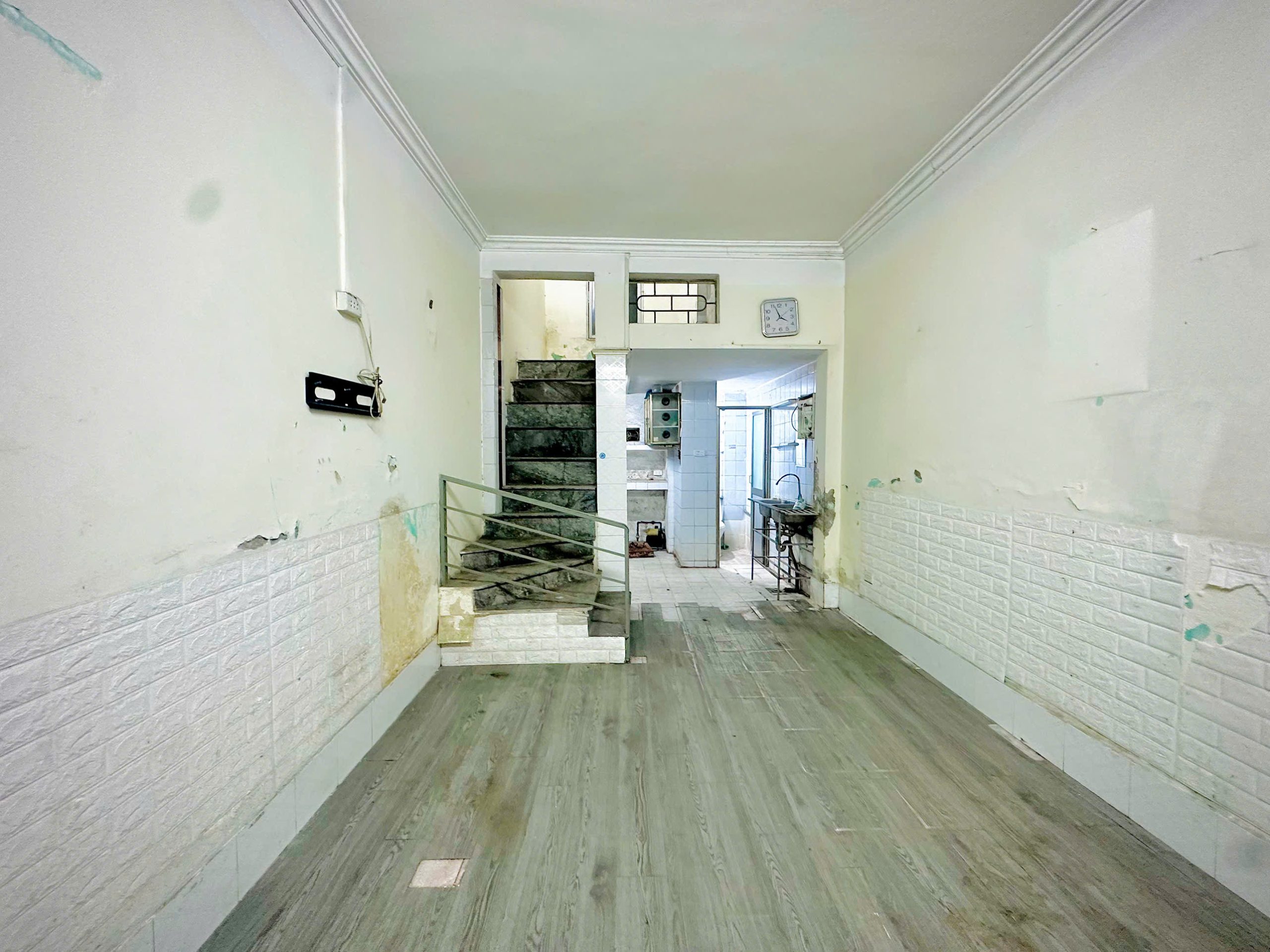 cho thuê nhà ngõ 326 đường Nguyễn Trãi, 30m2 x 5 tầng + tum -4 ngủ . mỗi tầng 1 pn 1vs