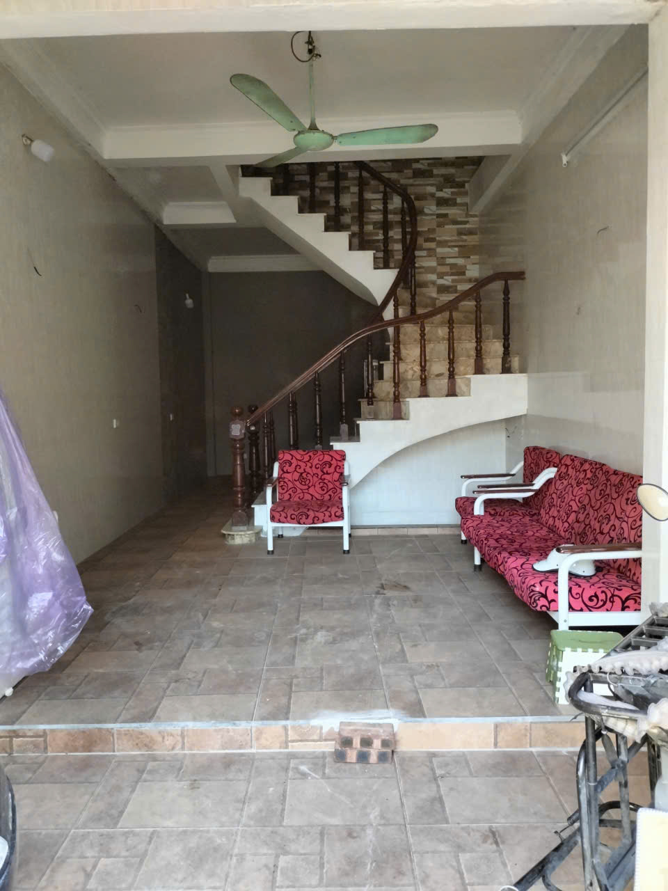 Cho thuê nhà ngõ 132 Tam Trinh, 2.5 tầng x 2 ngủ, 6 Triệu vào ngay
