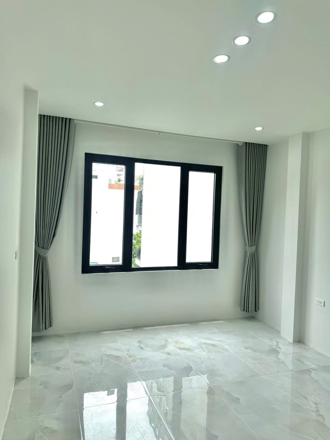 Cho thuê nhà ngõ 985 Tam Trinh, 38m2 x 5 tầng, 3 ngủ, Giá 13 triệu/tháng