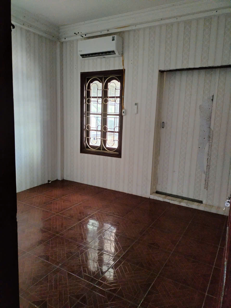 Cho thuê nhà ngõ 132 Tam Trinh, 2.5 tầng x 2 ngủ, 6 Triệu vào ngay