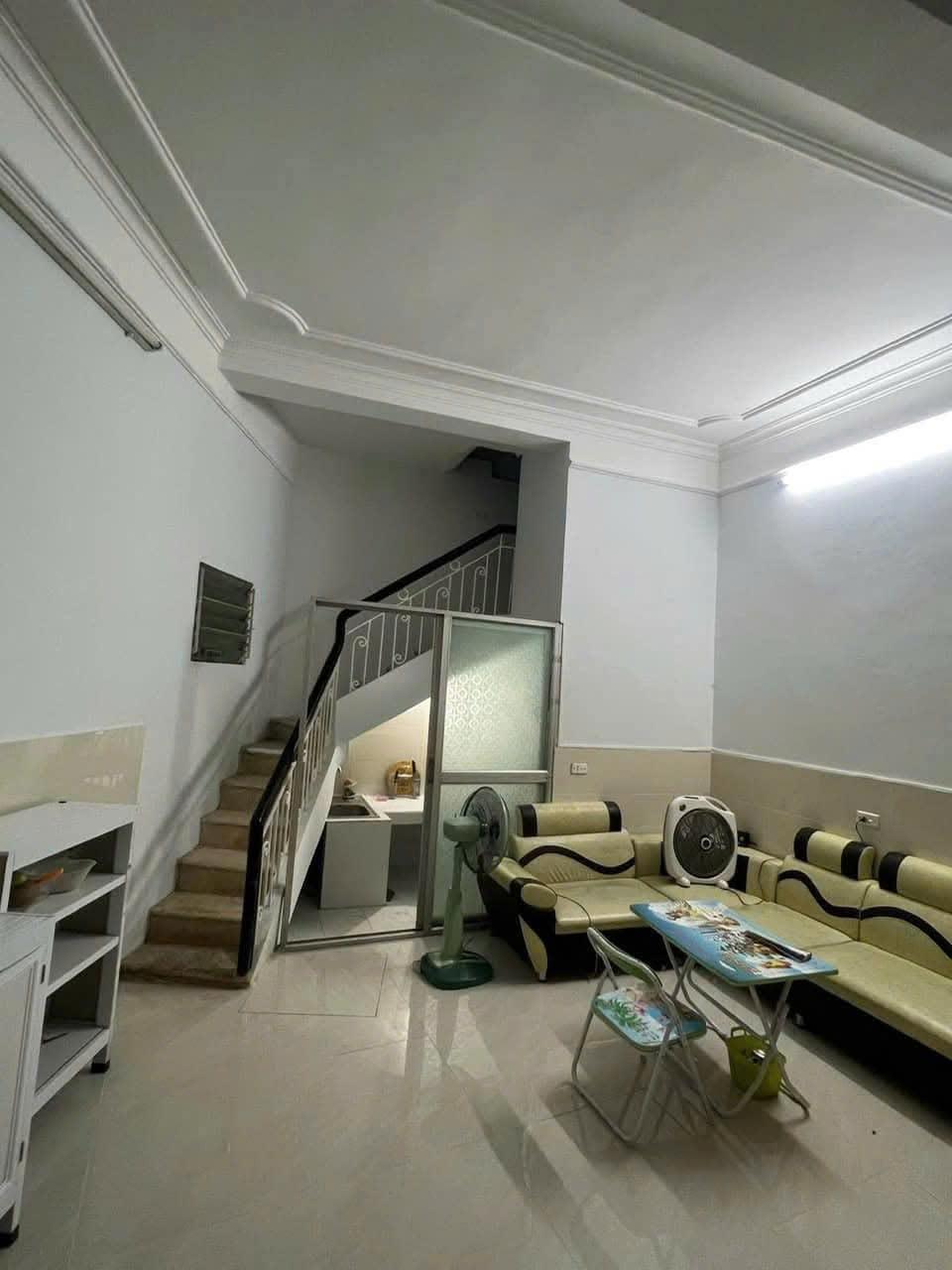 Cho thuê nhà ngõ 345 Khương Trung 40m2 x 2 tầng, 3 ngủ, 1 wc, 1 nhà tắm 8 triệu