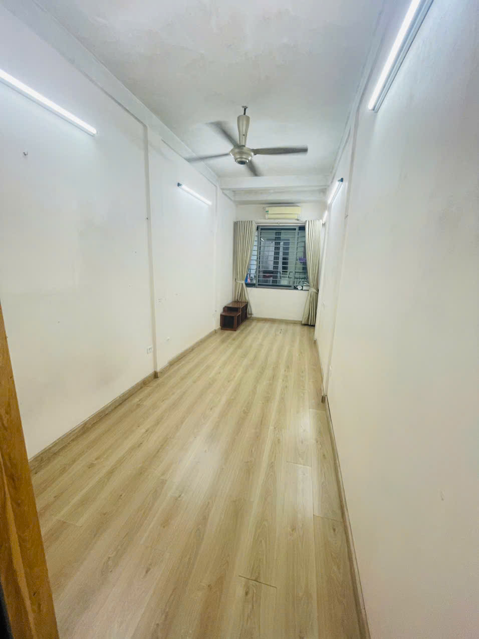 Cho thuê nhà nguyên căn ngõ 219 Tôn Đức Thắng, 33m2 x 4 tầng, 4 ngủ,3 wc, 12 Triệu/th