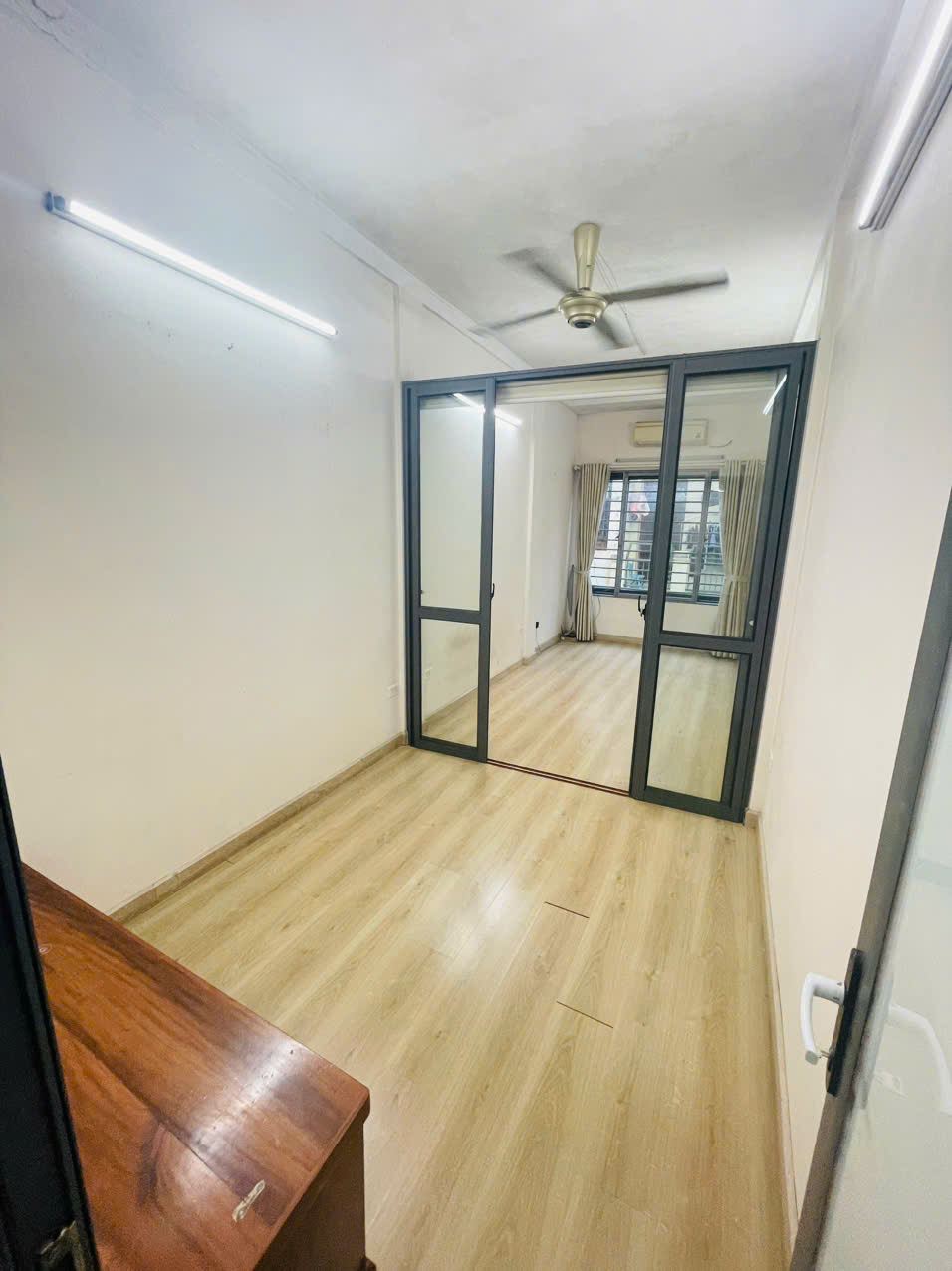 Cho thuê nhà nguyên căn ngõ 219 Tôn Đức Thắng, 33m2 x 4 tầng, 4 ngủ,3 wc, 12 Triệu/th