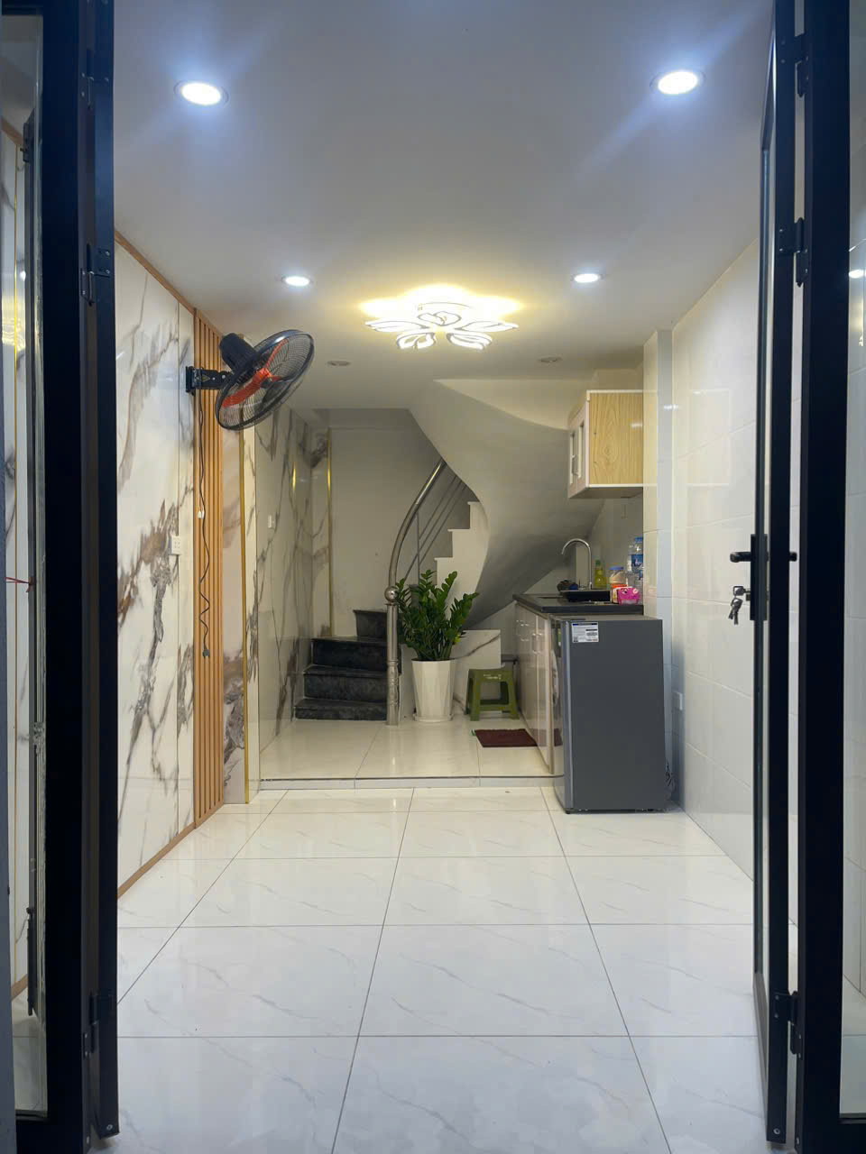 Cho thuê nhà ngõ 124 Vĩnh Tuy- Hai Bà Trưng, 5 Tầng x 25m2, 3 ngủ full đồ, 10 triệu/th