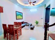 Cho thuê nhà nguyên căn ngõ 609 Vũ Tông Phan, 35m2 x 4.5 tầng, 1 tum, 3 ngủ, 12 triệu.