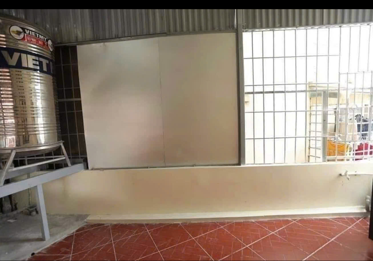 Cho thuê nhà nguyên căn ngõ 609 Vũ Tông Phan, 35m2 x 4.5 tầng, 1 tum, 3 ngủ