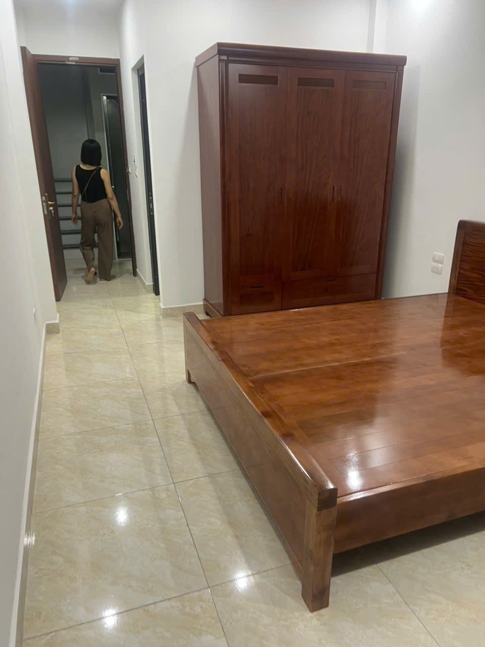 Cho thuê nhà nguyên căn có thang máy ngõ 255 Vĩnh Hưng 35m2 x 6 tầng,3 ngủ kk, 15 triệu