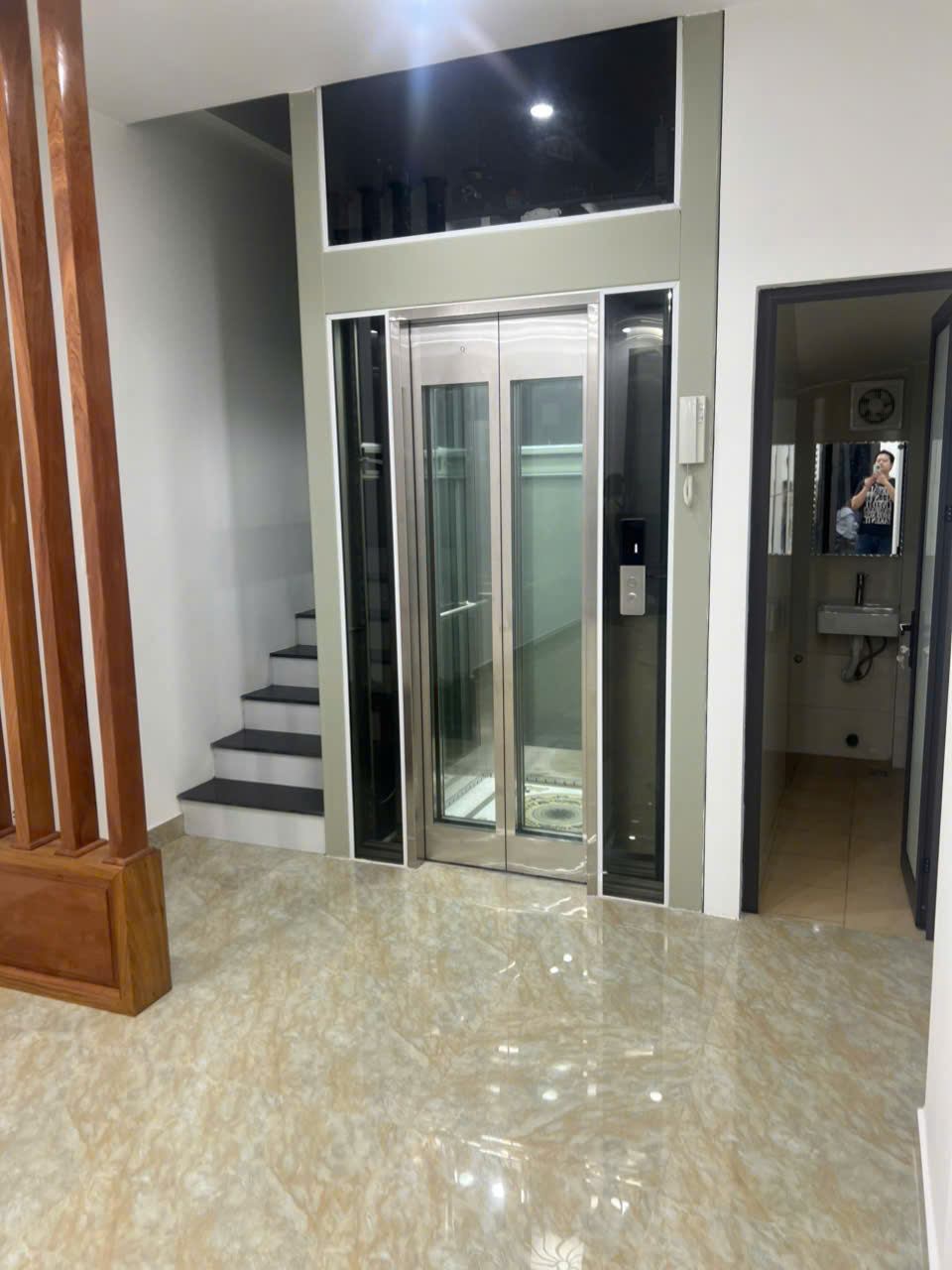 Cho thuê nhà nguyên căn có thang máy ngõ 255 Vĩnh Hưng 35m2 x 6 tầng,3 ngủ kk, 15 triệu