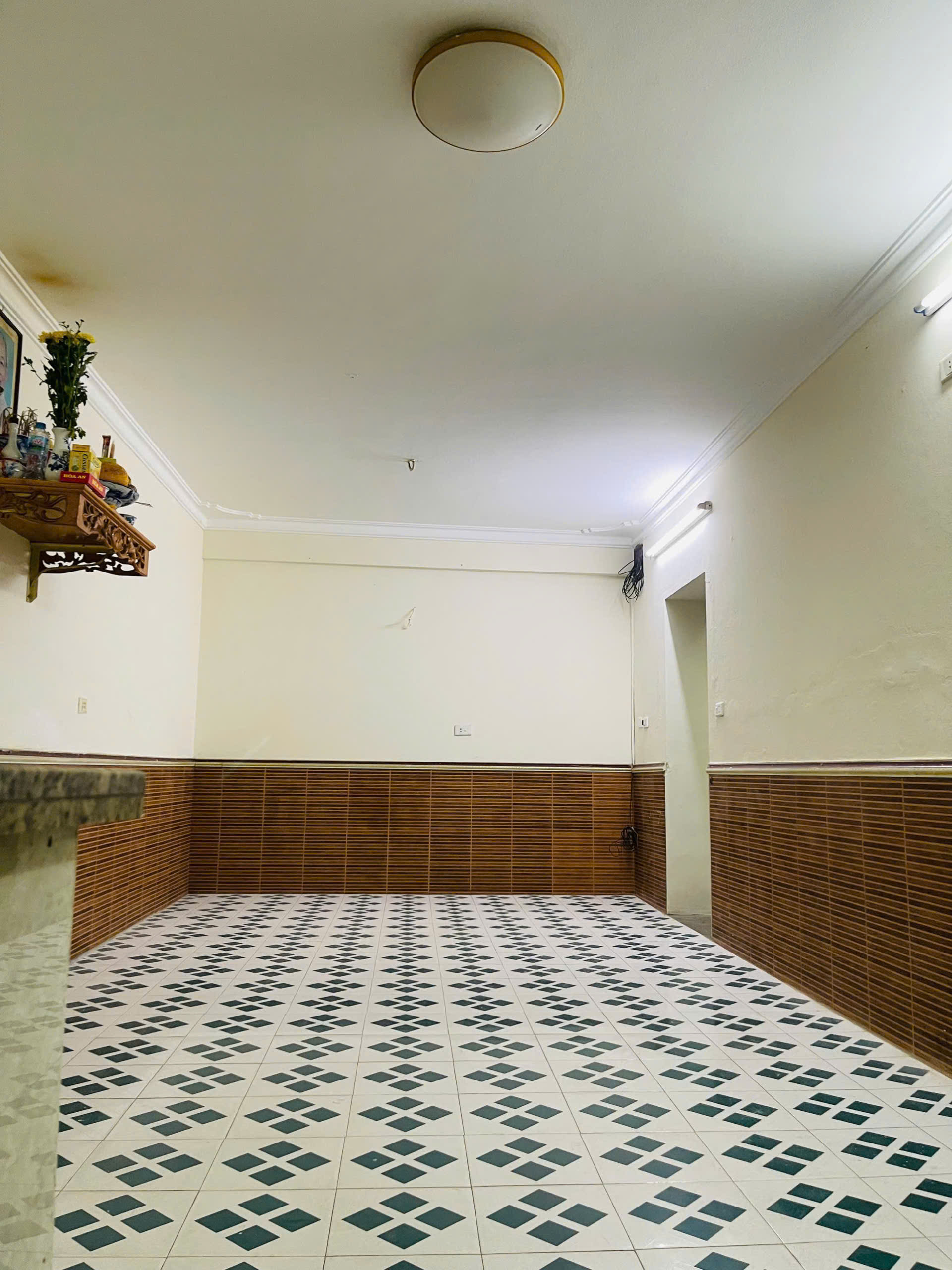 Cho thuê căn hộ tập thể tầng 1 đường Hoàng Ngọc Phách, 80m2, 2 phòng ngủ, 10 triệu/tháng