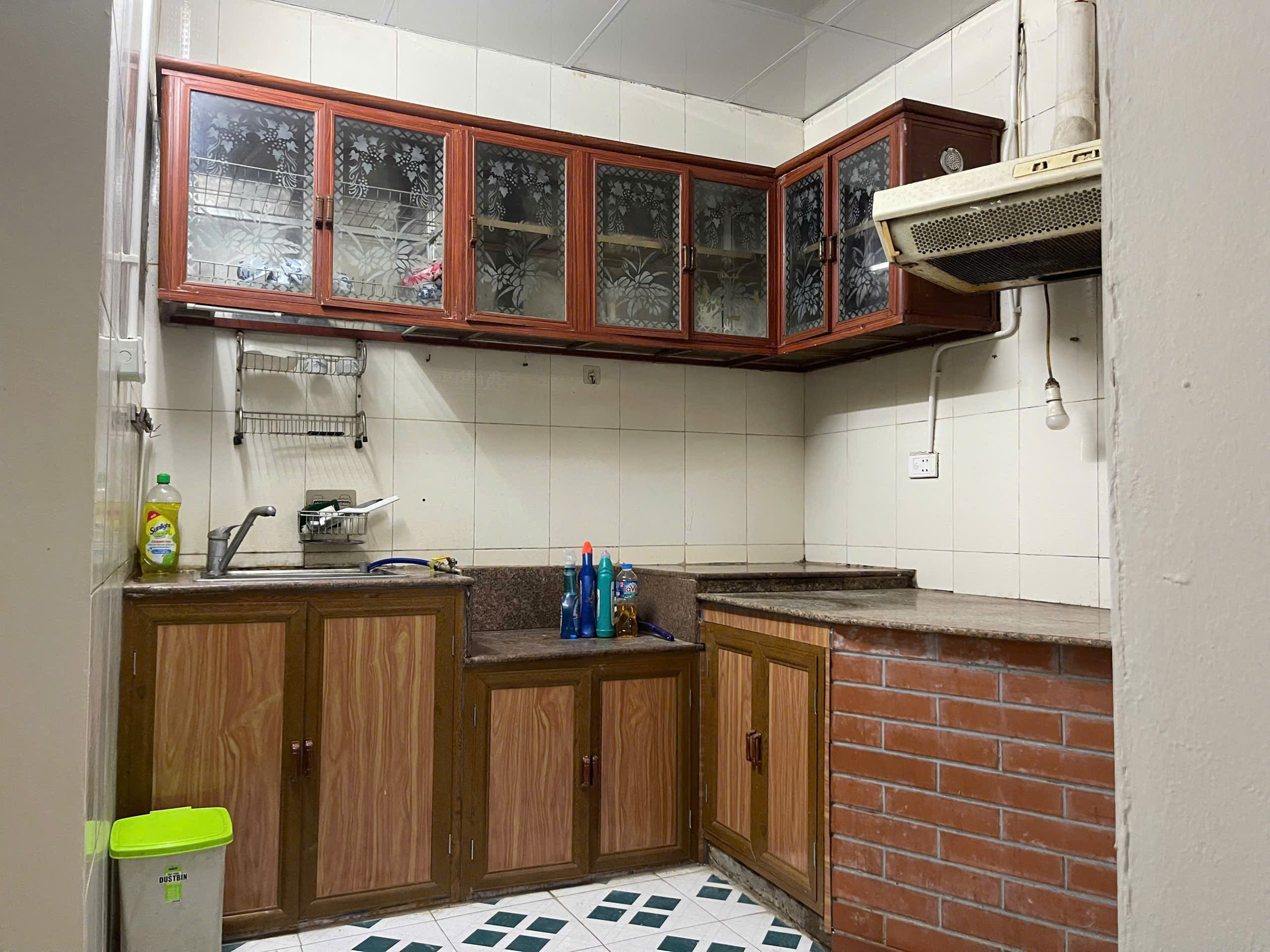 Cho thuê căn hộ tập thể tầng 1 đường Hoàng Ngọc Phách, 80m2, 2 phòng ngủ, 10 triệu/tháng