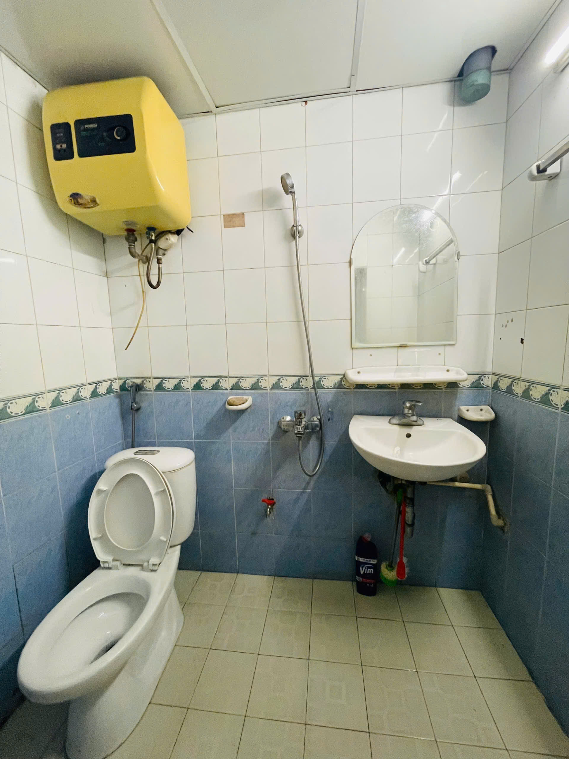 Cho thuê căn hộ tập thể tầng 1 đường Hoàng Ngọc Phách, 80m2, 2 phòng ngủ, 10 triệu/tháng