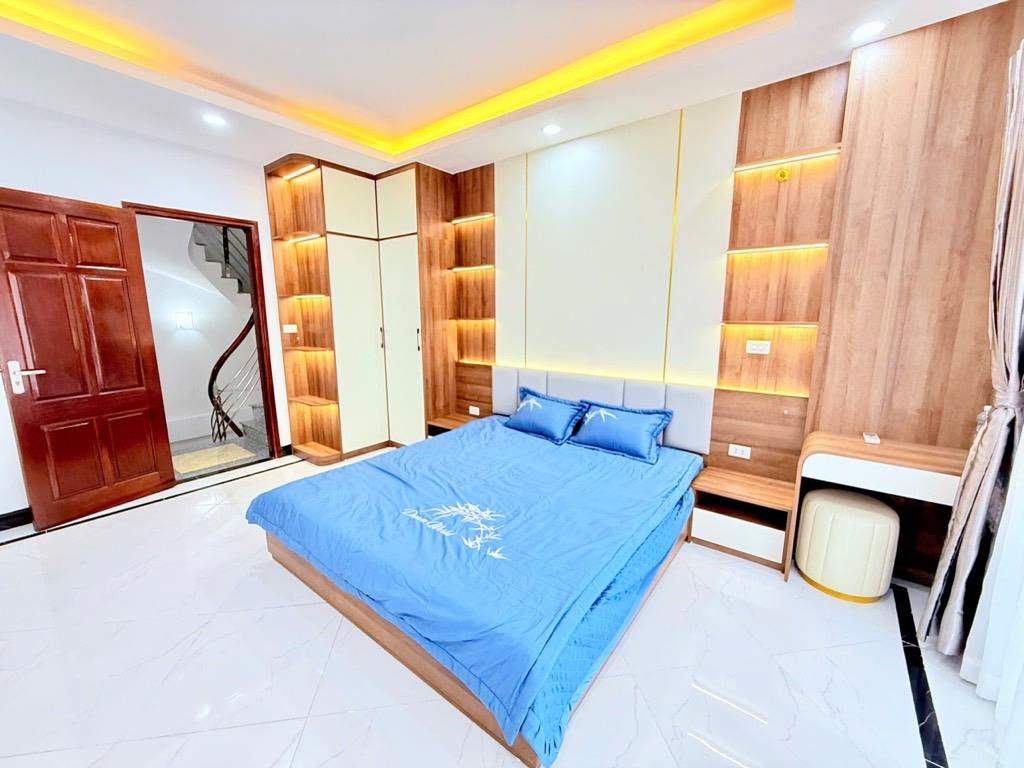 Nhà Cổ Nhuế, dân xây 5 tầng, lô góc, 7 chỗ ngủ trong nhà chỉ 6,9 tỷ