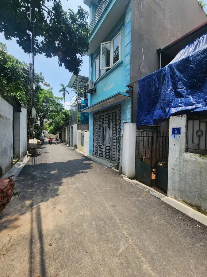BÁN ĐẤT TẶNG NHÀ 3 TẦNG MẶT NGÕ O TÔ THÔNG Phố Ngọc Thụy 69m2 X 10.8 Tỷ Long Biên.