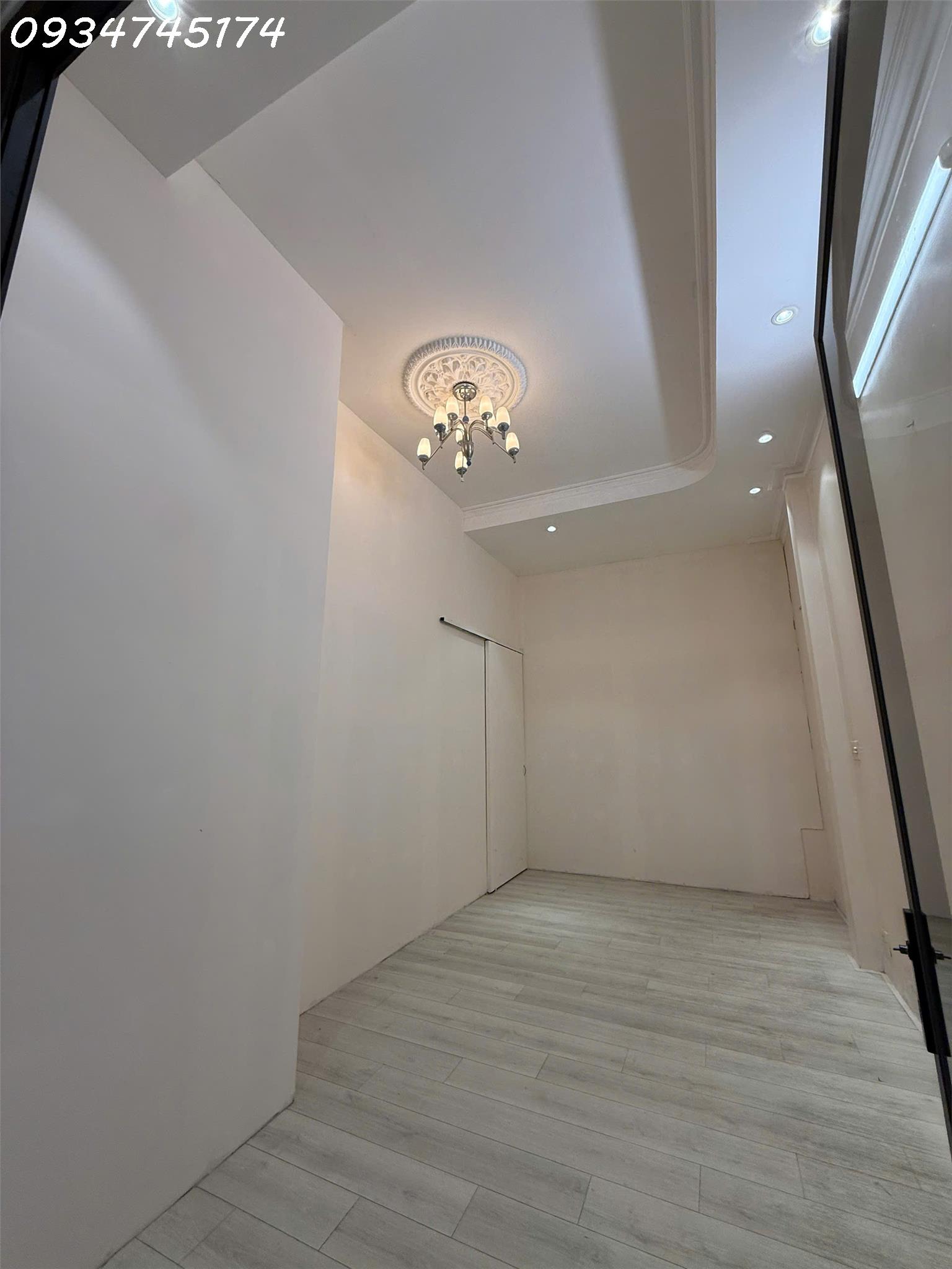 Cho thuê mặt bằng hẻm 2 xe hơi tránh nhau được đường Lê Văn Sỹ , Quận Phú Nhuận
