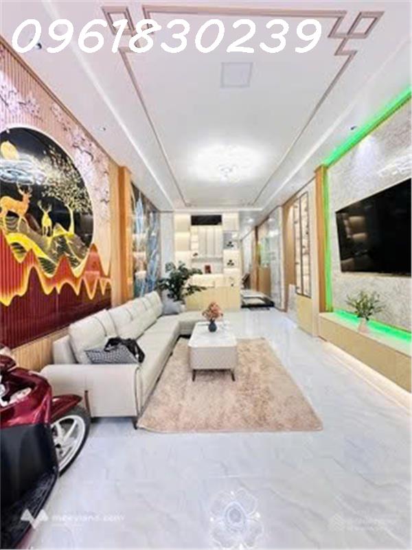 Bán nhà hẻm 8m – vừa ở vừa kinh doanh – nhà vị trí cực đẹp gần CC Dream Home