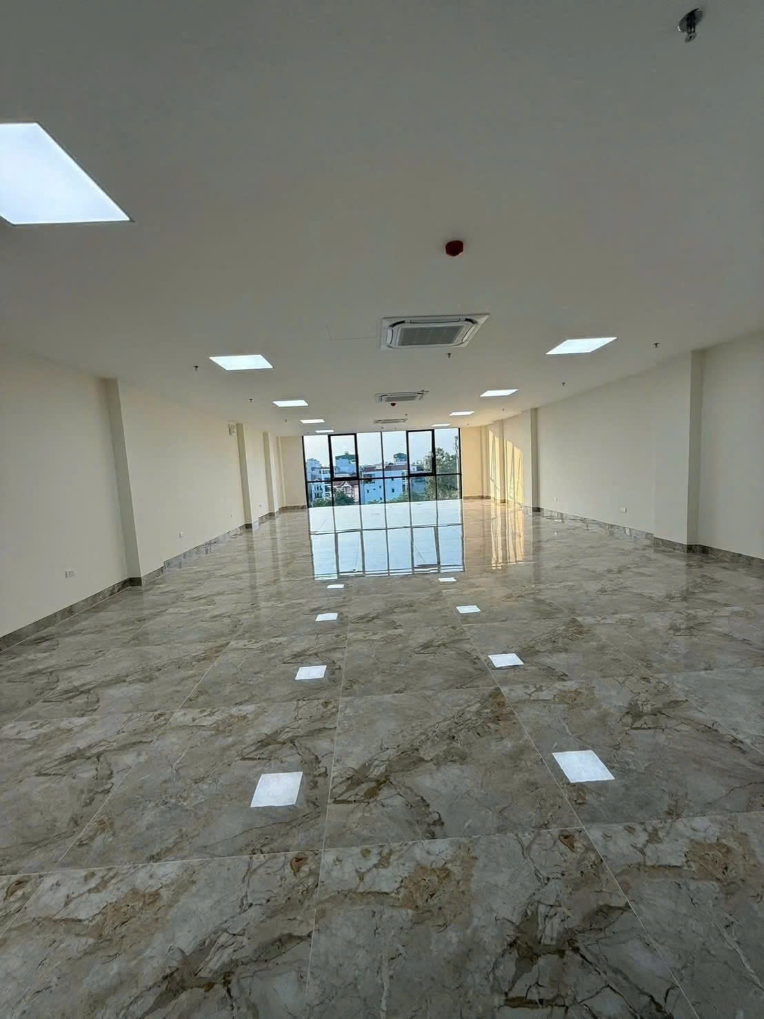 BÁN TÒA NHÀ VP CẦU DIỄN, BẮC TỪ LIÊM – 152M² x 8T CÓ HẦM – MT 8M – DÒNG TIỀN 150TR/TH
