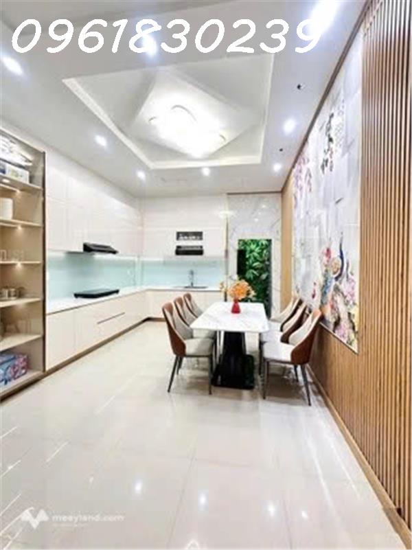 Bán nhà hẻm 8m – vừa ở vừa kinh doanh – nhà vị trí cực đẹp gần CC Dream Home