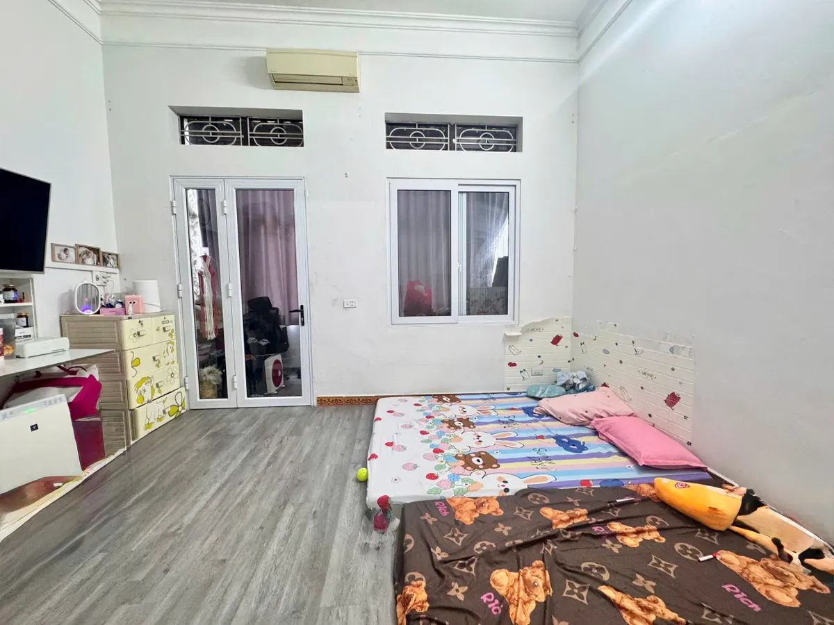 BÁN NHÀ RIÊNG Phố Nguyễn Văn Cừ 56m2 X 5 Tầng MT4m,9.5 Tỷ Long Biên.