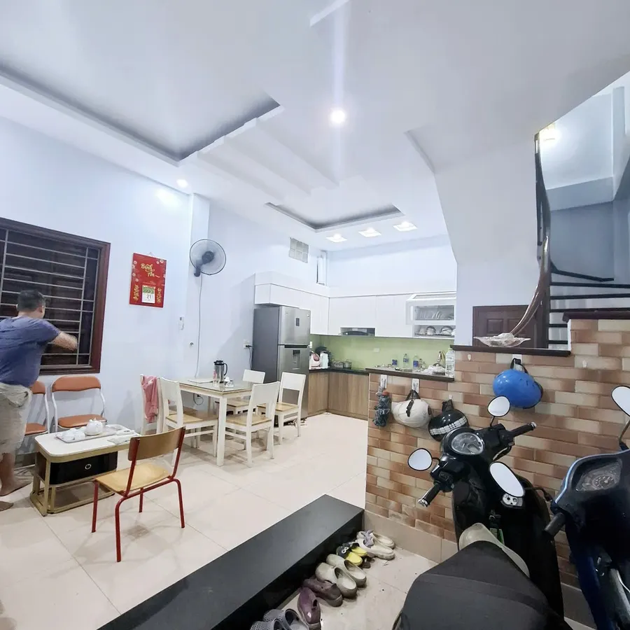 NHÀ ĐẸP DÂN XÂY Phố Bồ Đề 35m2 X 5 Tầng MT 4.5M 7.5 Tỷ Long Biên Hà Nội.