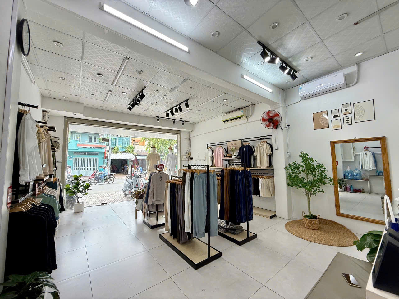 Do chuyển hướng kinh doanh nên mình cần sang nhượng lại shop thời trang nam