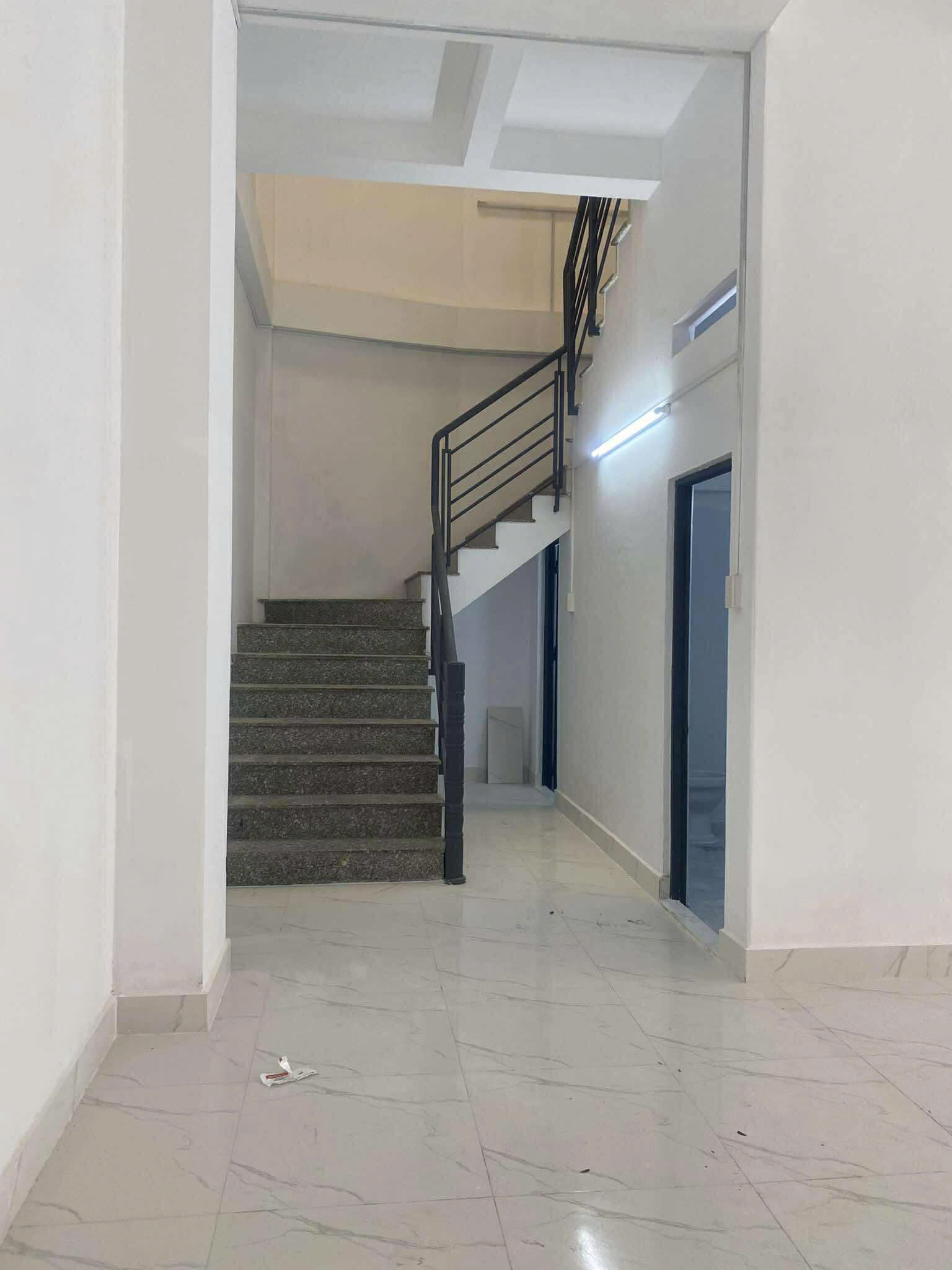 Bán nhà Hẻm 4m Âu Cơ – gần ngã tư Lạc Long Quân, 8x20m, 2 Tầng – 3PN, chào 13,5 tỷ.