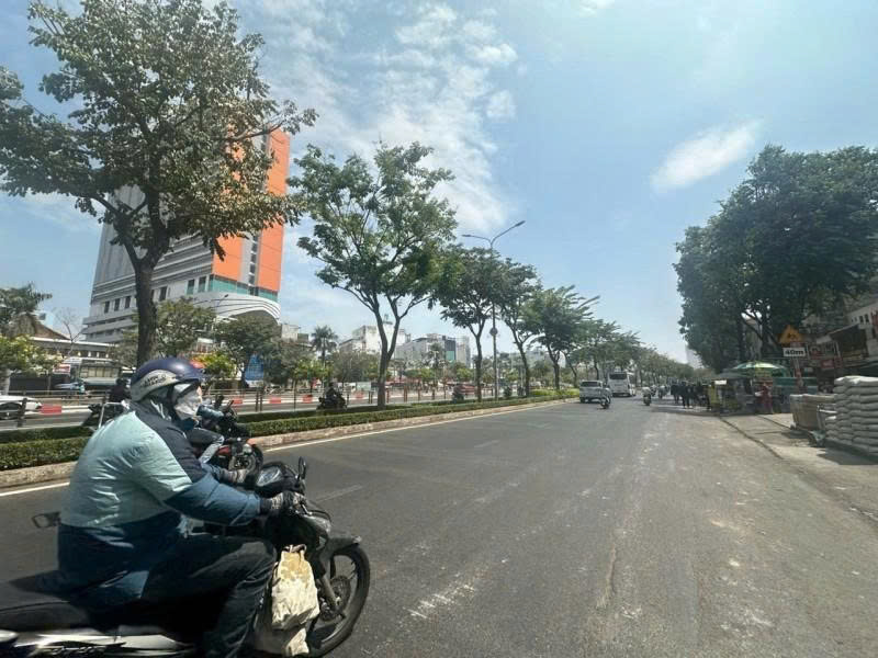 Bán nhà Mặt tiền Điện Biên Phủ – gân ĐH Kinh Tế, 7,9x20m, 4 Tầng – 6 PN, chào 21 tỷ.